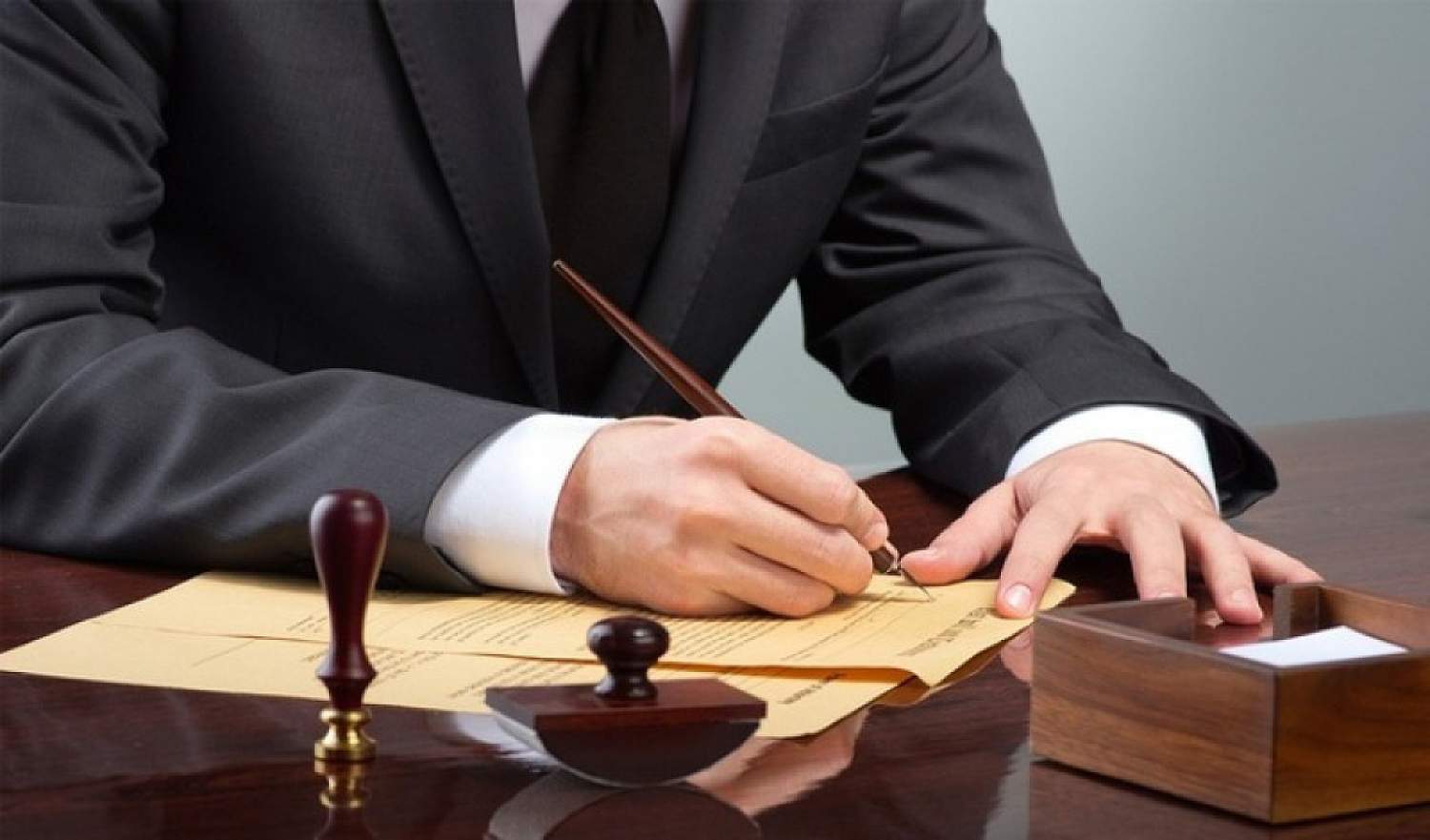 صياغة ومراجعة العقود: حماية المصالح القانونية